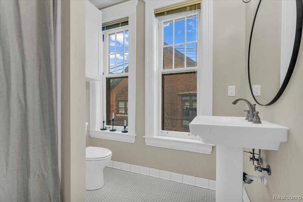 615 W Hancock Street, 202, Detroit, MI 48201 — Photo 17