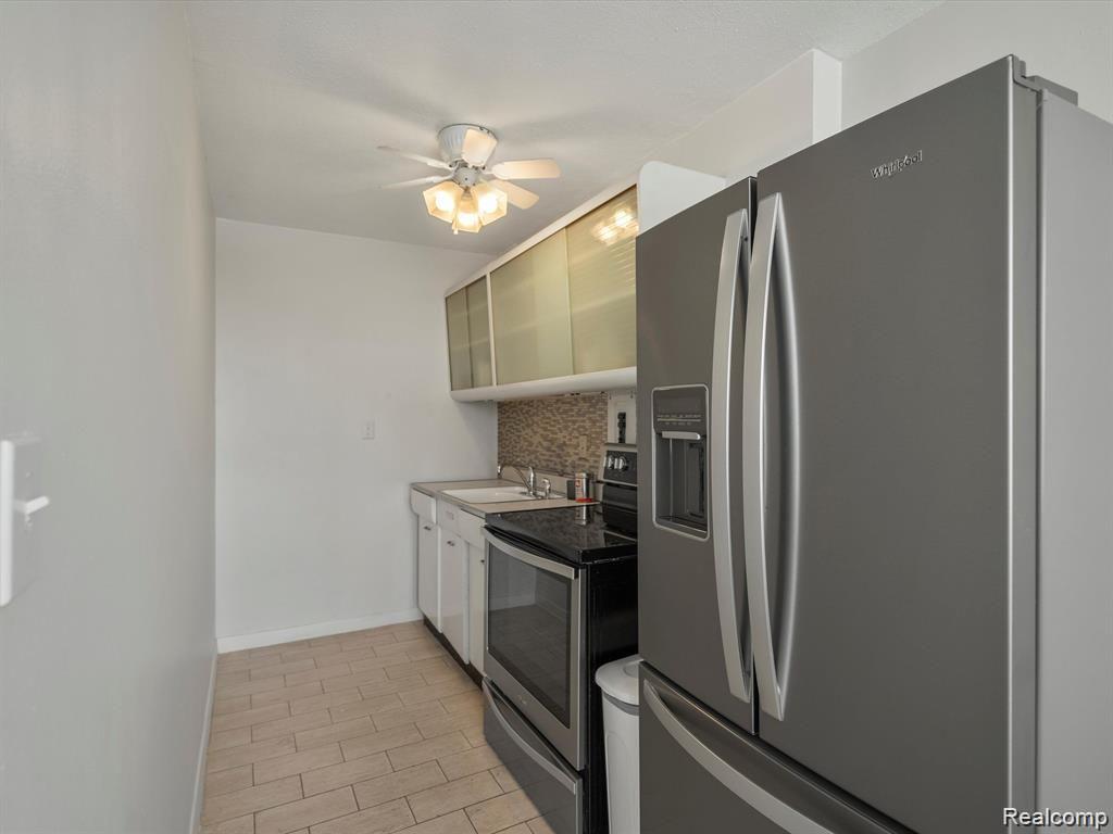 8900 E JEFFERSON Avenue, Detroit, MI 48214 — Photo 8