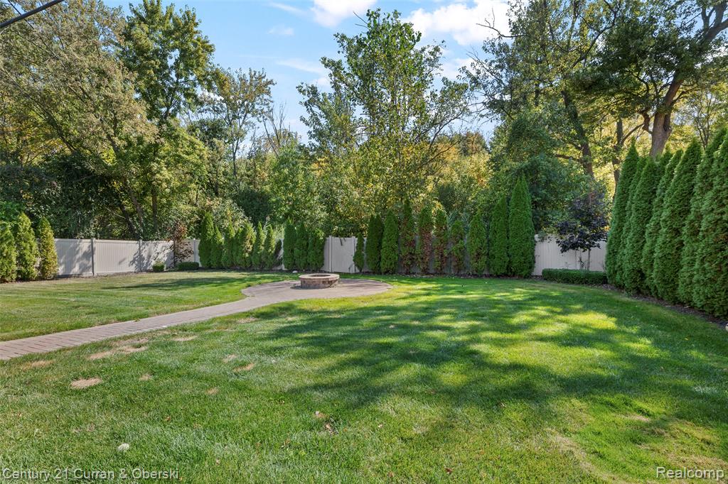 5984 Campus Drive, Dearborn Heights, MI 48127 — Photo 43