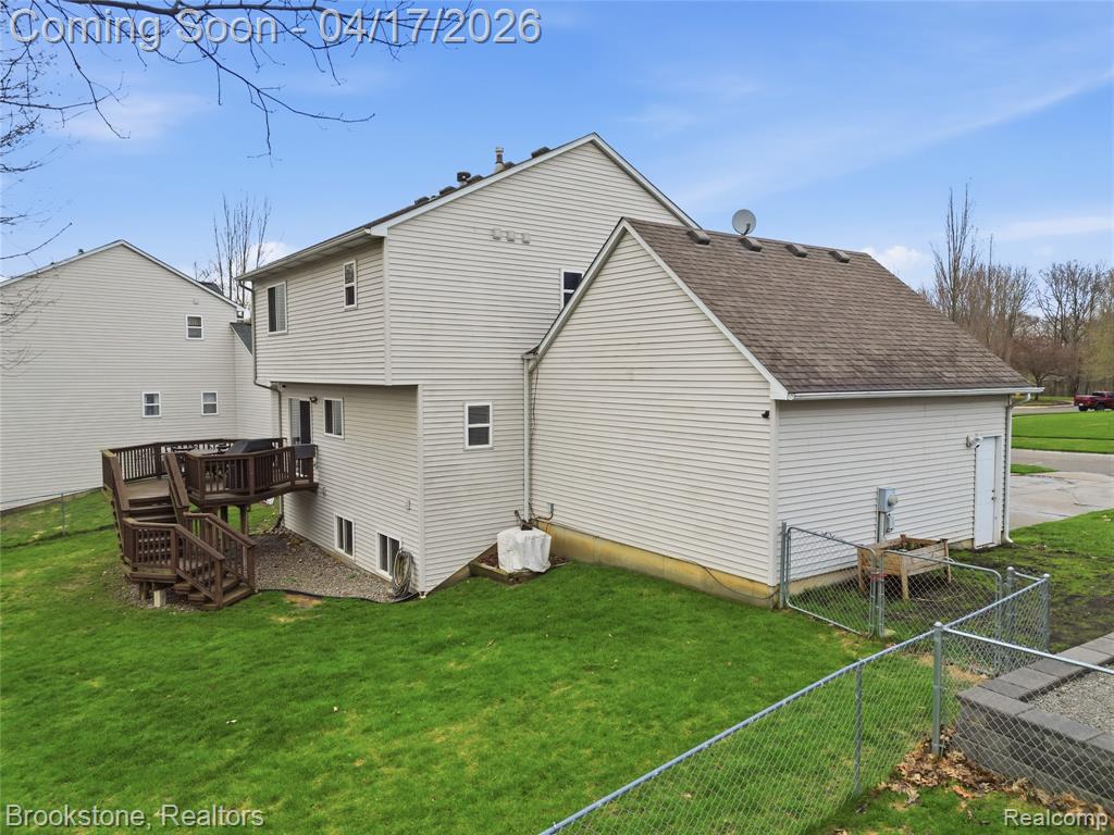 569 Cove View Drive, Waterford, MI 48327 — Photo 48
