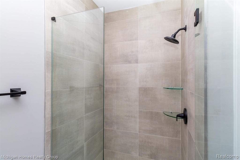 2910 LOON Drive, Wixom, MI 48393 — Photo 44