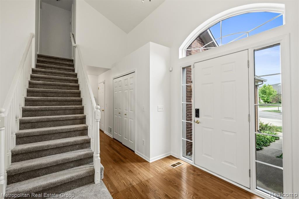 30207 Viewcrest Court, Novi, MI 48377 — Photo 6