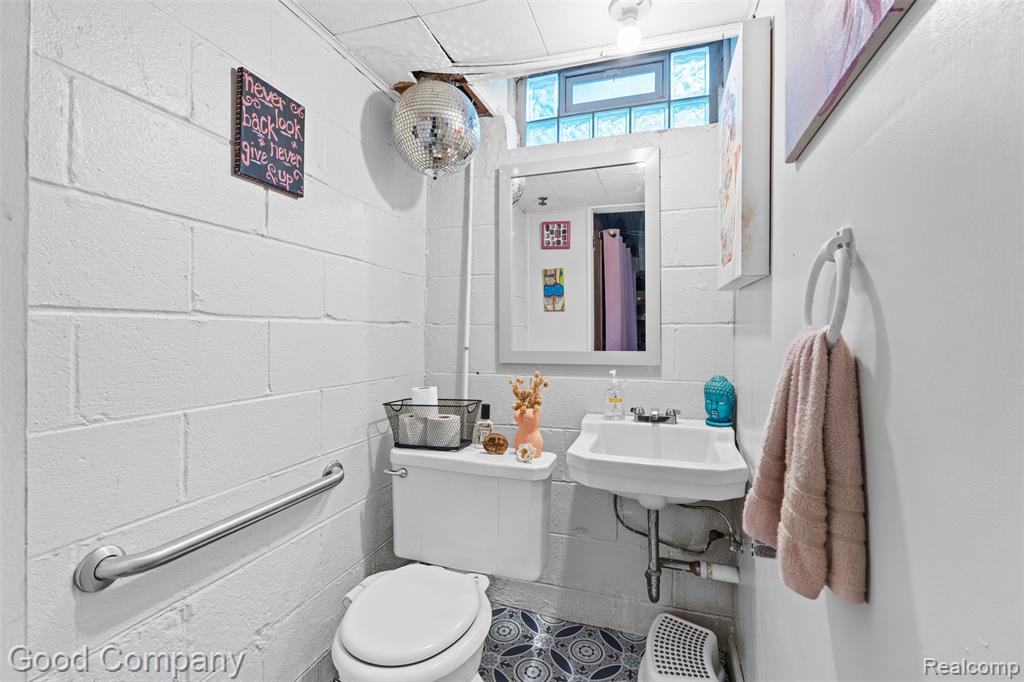 20428 Lennon Street, Harper Woods, MI 48225 — Photo 30