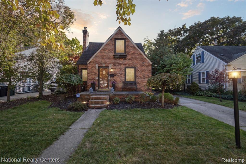 913 ORCHARD GROVE Drive, Royal Oak, MI 48067 — front exterior