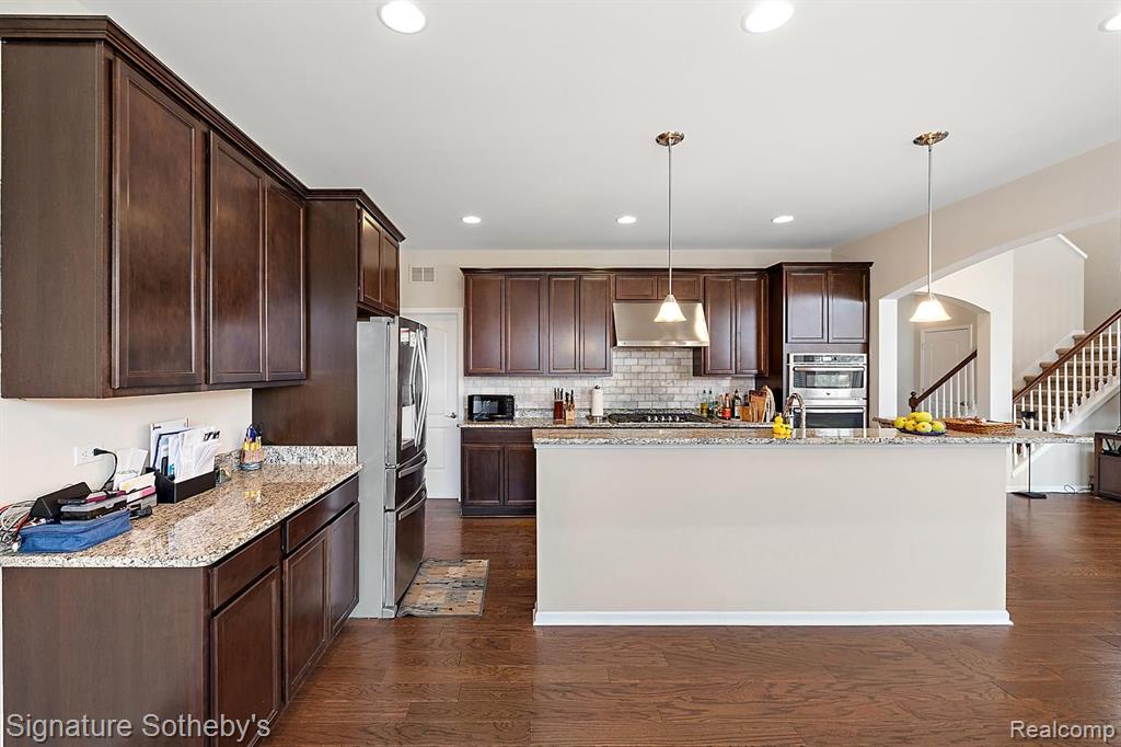 50472 SCARBOROUGH Road, Canton, MI 48188 — Photo 14