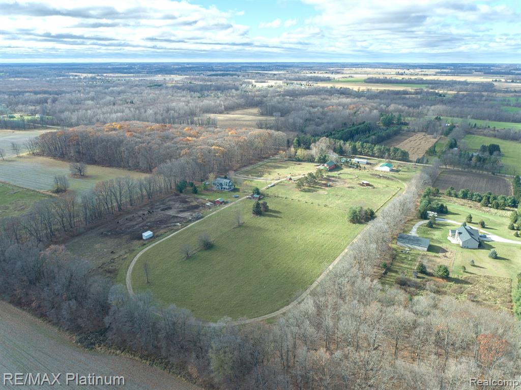 536 N CEDAR Road, Fowlerville, MI 48836 — Photo 2