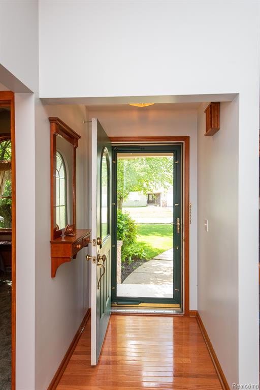 906 VILLAGE Drive, Davison, MI 48423 — Photo 8