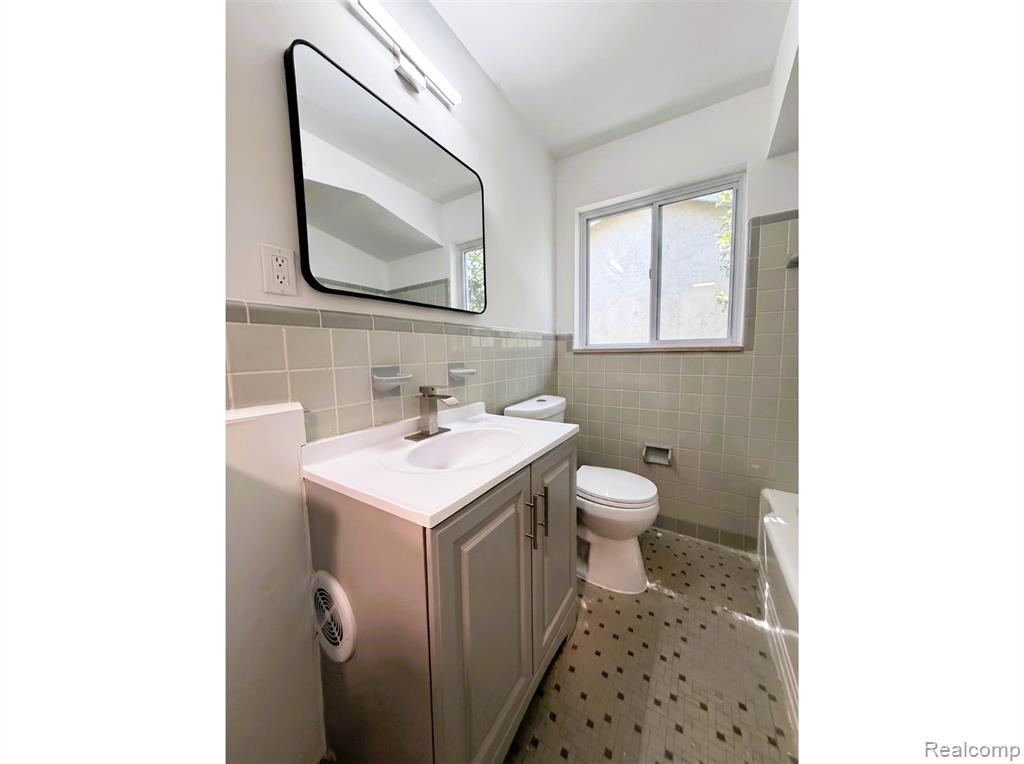 8573 E Outer Drive, Detroit, MI 48213 — Photo 25