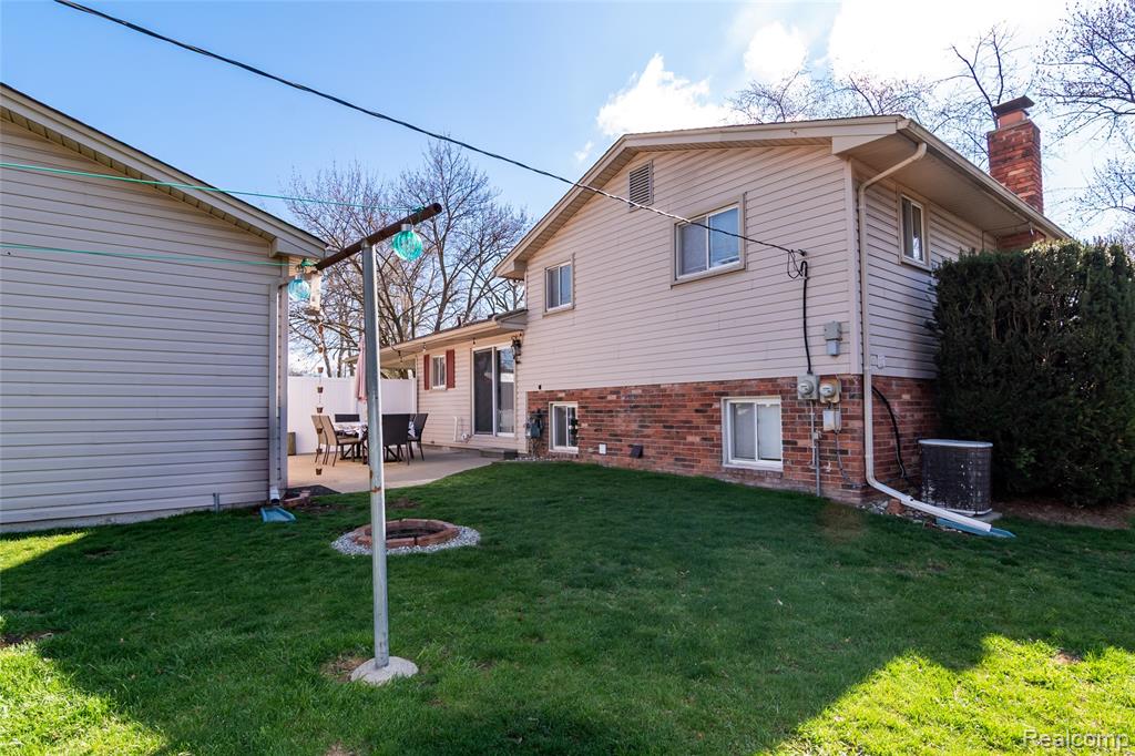 13257 Strong Boulevard, South Rockwood, MI — Photo 12