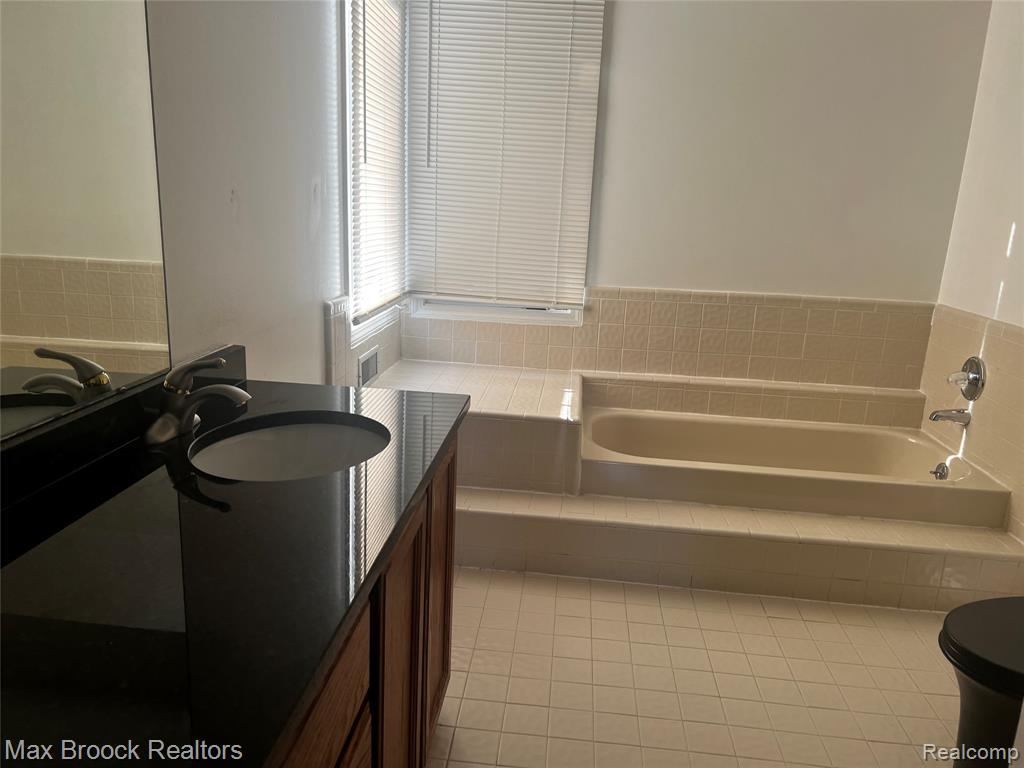 6330 Odessa Drive, West Bloomfield, MI 48324 — Photo 11