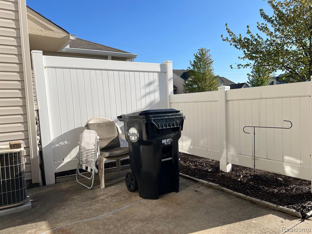 26652 KIRKWAY Drive, Woodhaven, MI 48183 — Photo 6