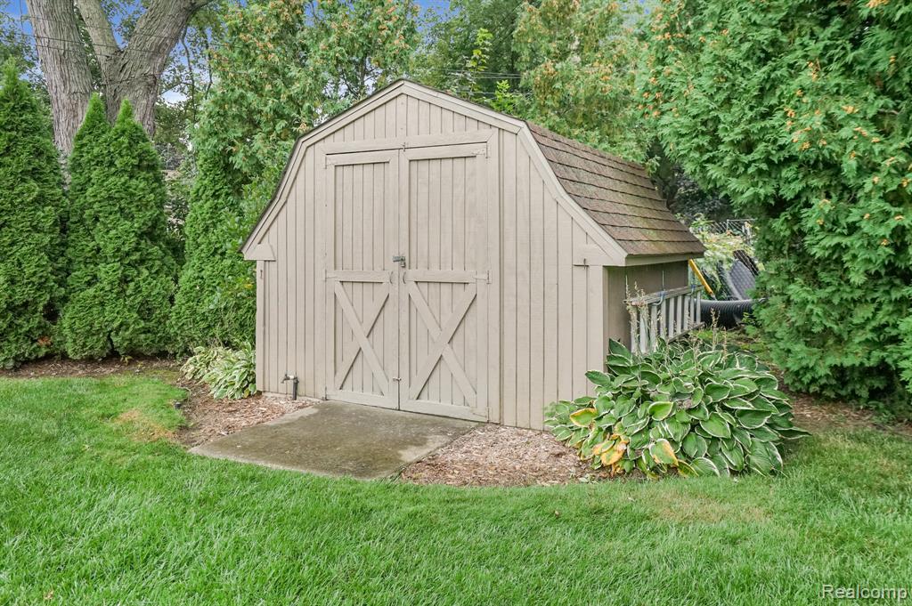 6989 Fredmoor Drive, Troy, MI 48098 — Photo 36