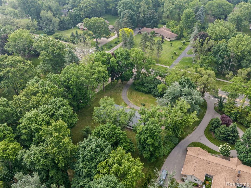 4550 W MAPLE Road, Bloomfield Hills, MI 48301 — Photo 19