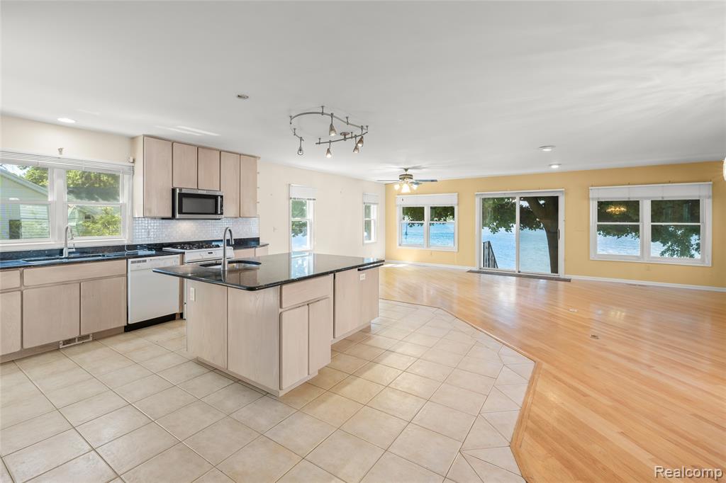 4333 Hunters Drive, Highland, MI 48356 — Photo 21