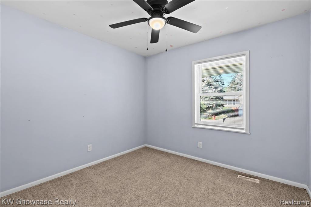 2370 Roselawn Street, Wolverine Lake, MI 48390 — Photo 10