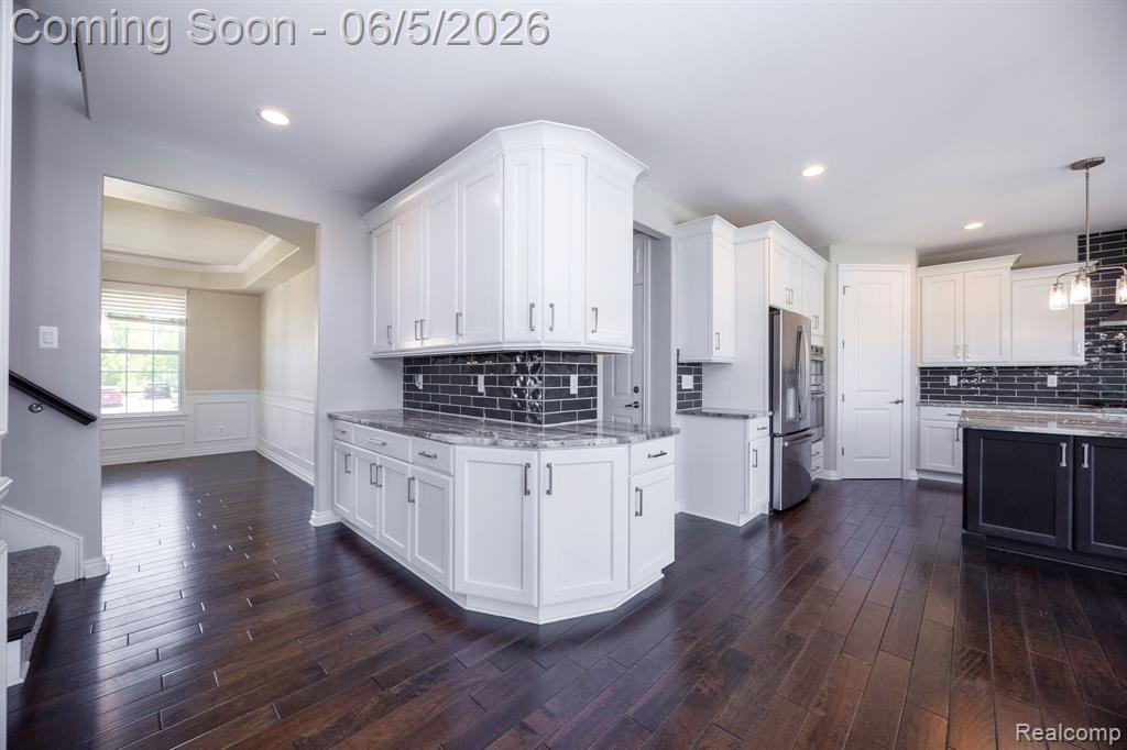 57558 Stoneleigh Drive, South Lyon, MI 48178 — Photo 32