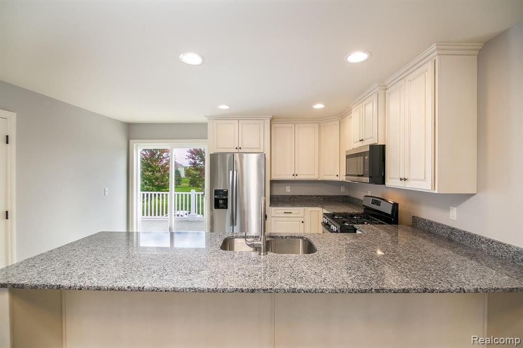 53438 CHAMPLAIN Street, Macomb, MI 48042 — Photo 23