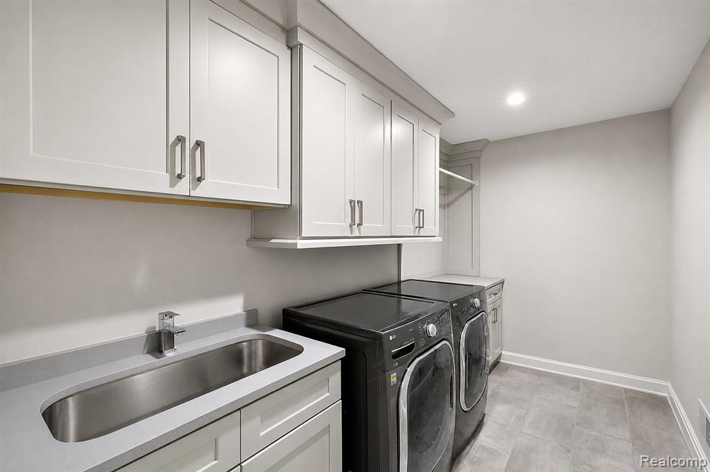 4345 SPRUCE HILL Lane, Bloomfield Hills, MI 48301 — Photo 31