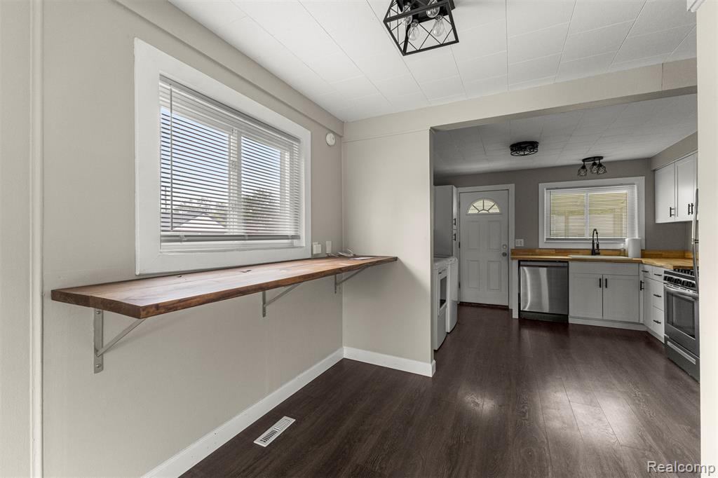 4516 Edgewood Street, Dearborn Heights, MI 48125 — Photo 10