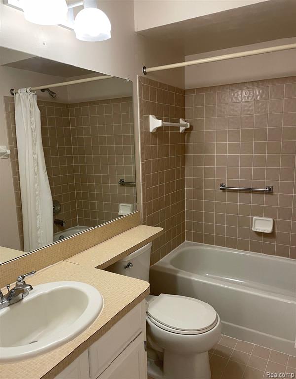 902 RIDGE Court, 122, Brighton, MI 48116 — Photo 16