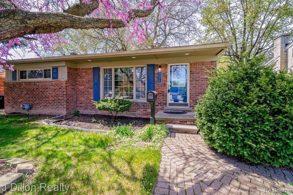 9371 MERRIMAN Road, Livonia, MI 48150 — Photo 2