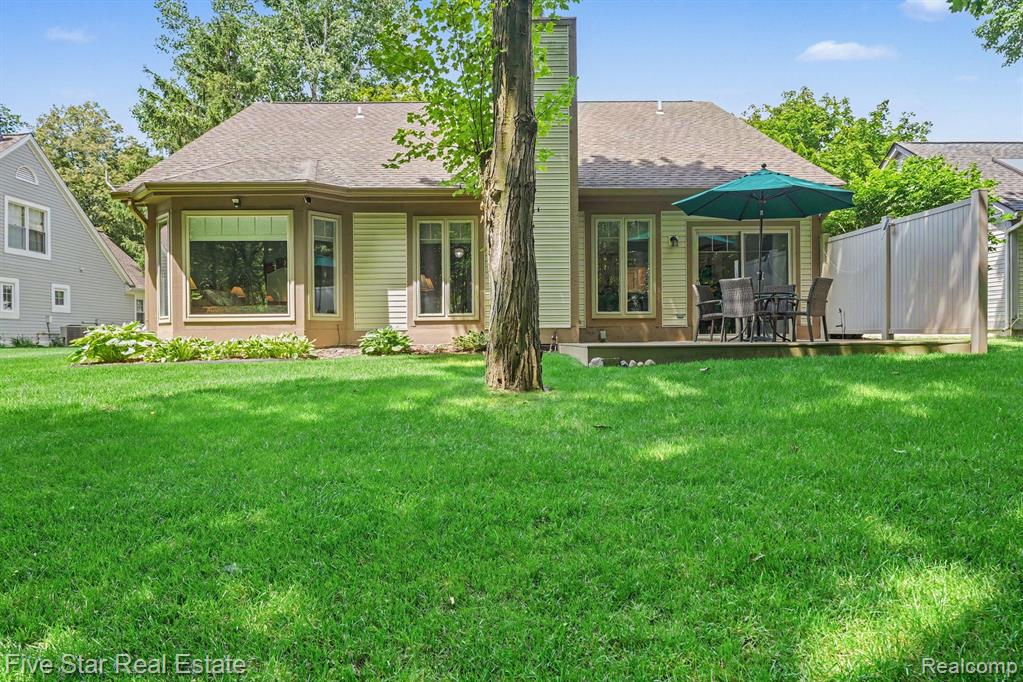 6838 Fox Lane, Waterford, MI 48327 — Photo 25