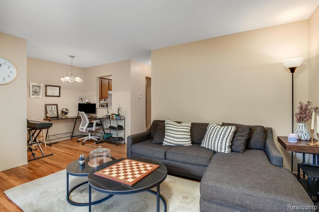3043 Williamsburg, Ann Arbor, MI 48108 — Photo 3