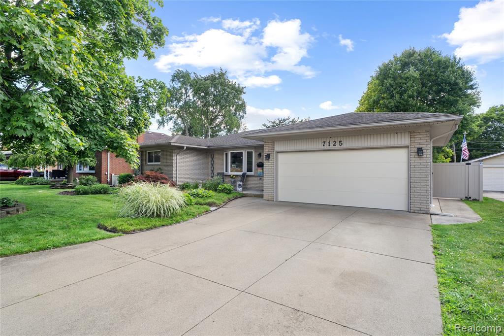 7125 Highview Street, Dearborn Heights, MI 48127 — front exterior