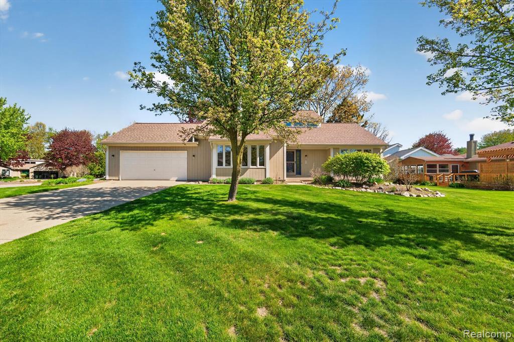 2476 Cedar Key Drive, Lake Orion, MI — Photo 3