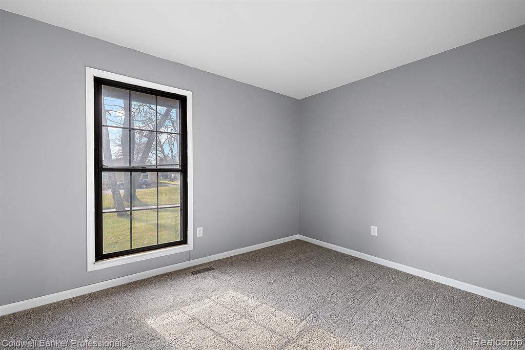 2685 ROUNDTREE Drive, Troy, MI 48083 — Photo 21