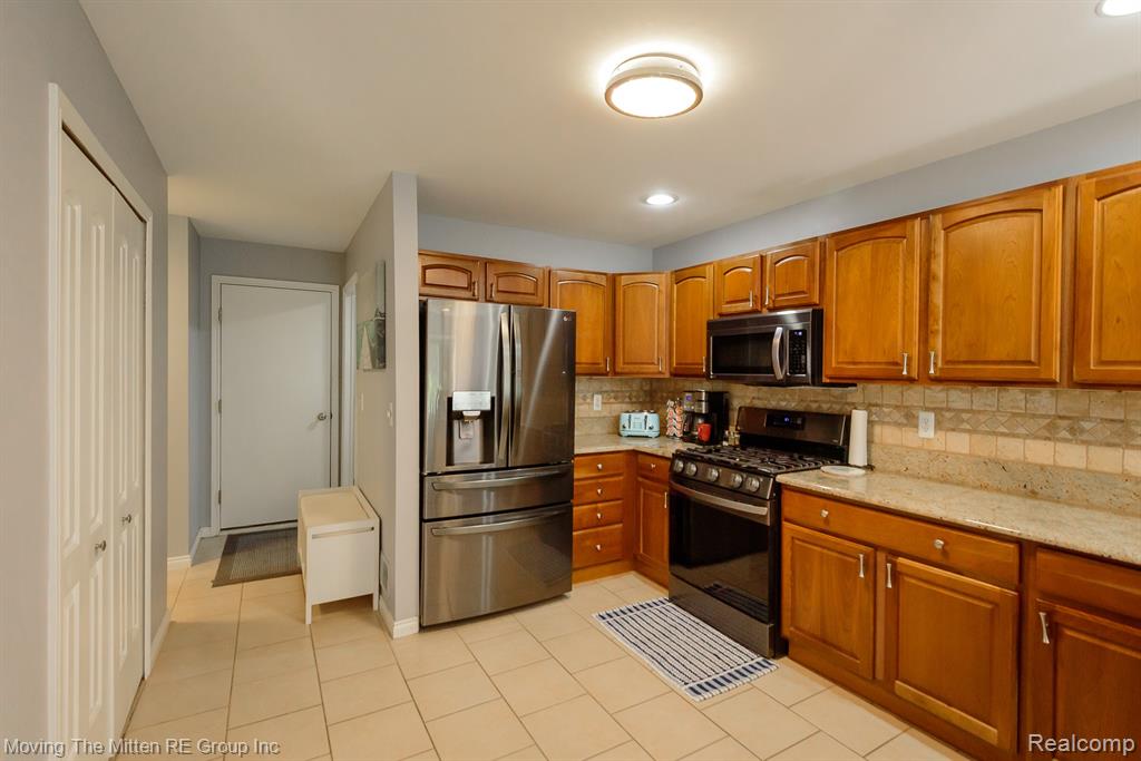 17449 Ava Court, New Boston, MI 48164 — Photo 11