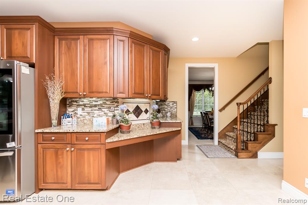 18090 Peninsula Way, Northville, MI 48168 — Photo 37