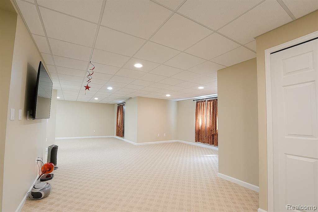 5401 Creekmonte Drive, Oakland, MI 48306 — Photo 16