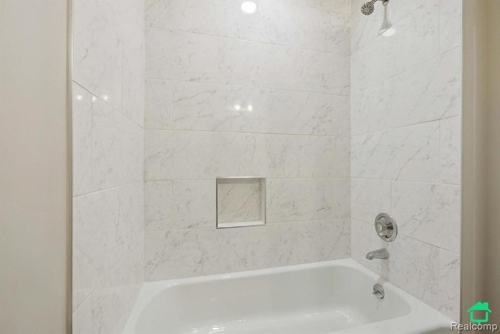412 Riviera Drive, Saint Clair Shores, MI 48080 — Photo 28