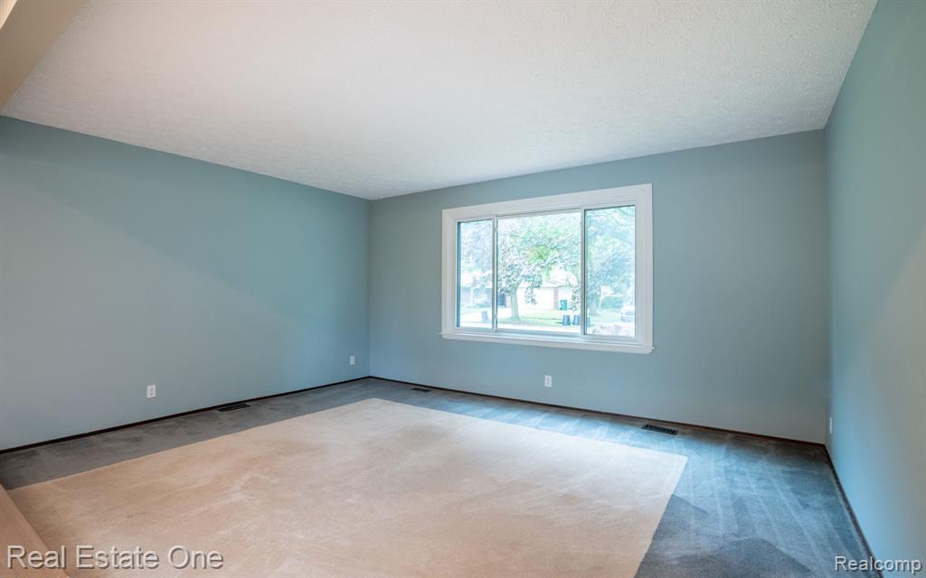 635 RANDALL, Troy, MI 48085 — Photo 6