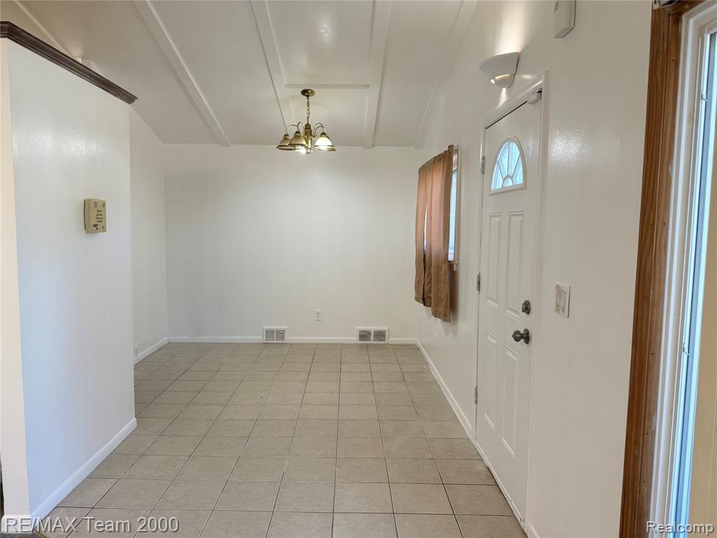 4665 Syracuse Street, Dearborn Heights, MI 48125 — Photo 9