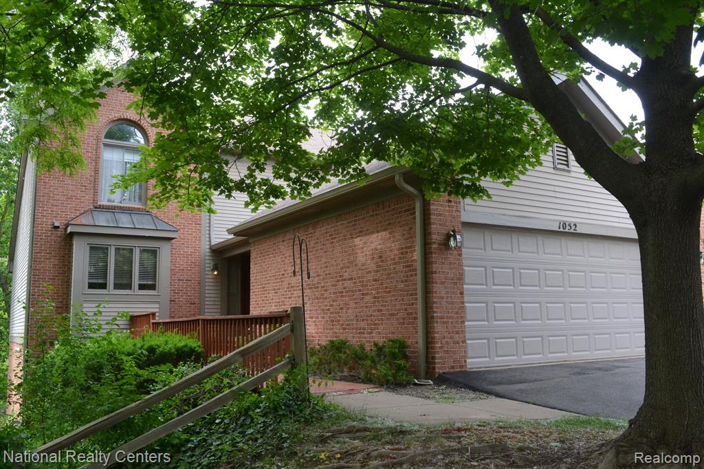 1052 PINEWOOD Court, Brighton, MI 48116 — front exterior