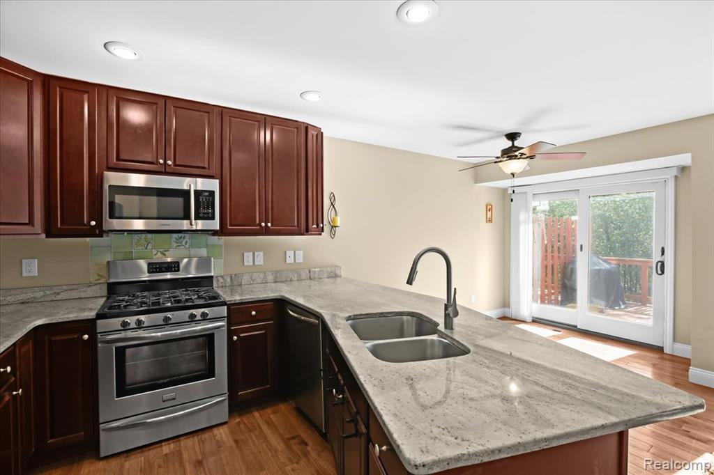 50511 Beechwood Court S, Plymouth, MI 48170 — Photo 10