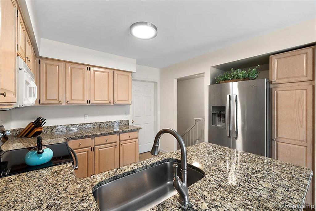 5853 Dawn Ridge Drive, Troy, MI 48098 — Photo 20