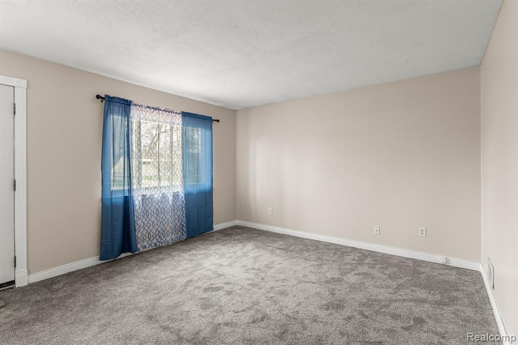 4928 RAYMOND Avenue, Dearborn Heights, MI 48125 — Photo 5