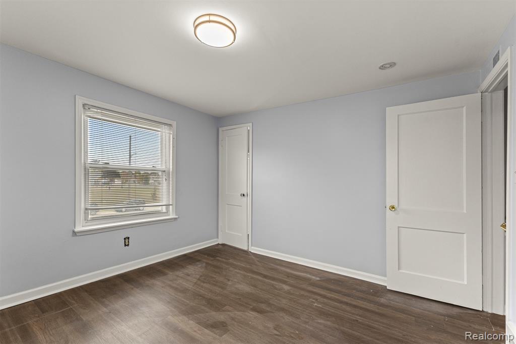 6918 Manor Street, Dearborn, MI 48126 — Photo 17