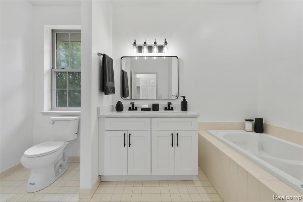 4392 Gateway Circle, West Bloomfield, MI — Photo 19