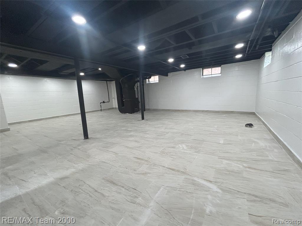 8306 GRAYFIELD Street, Dearborn Heights, MI 48127 — Photo 12