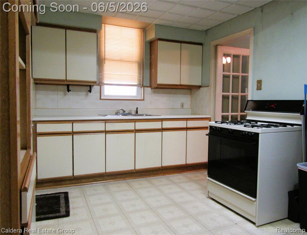15556 Veronica Avenue, Eastpointe, MI 48021 — Photo 9
