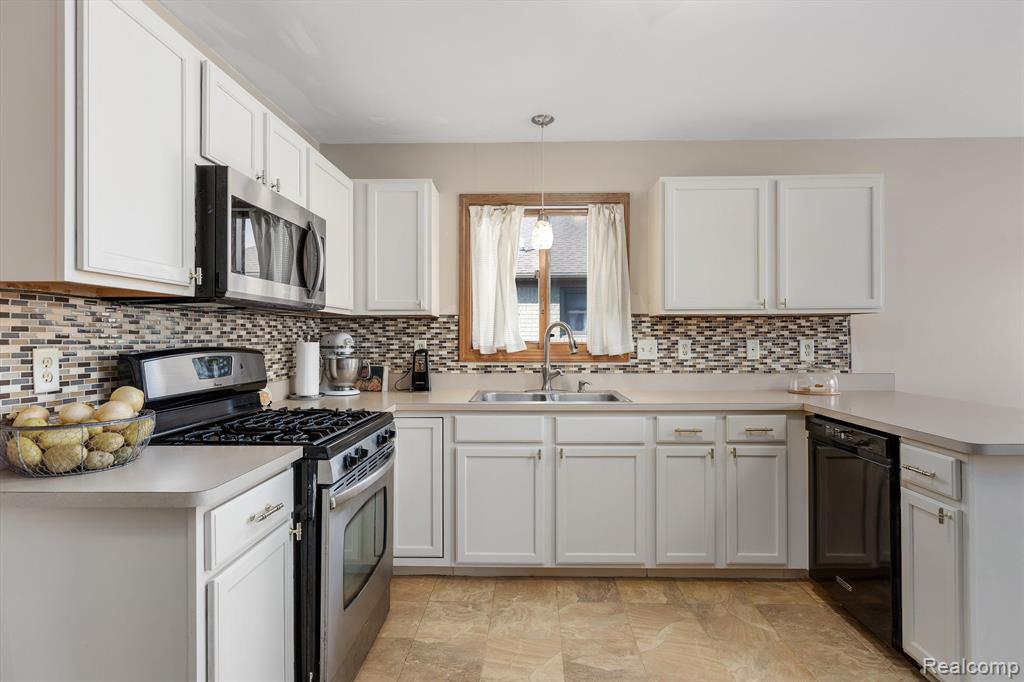 47172 Ellie Drive, Macomb, MI 48044 — Photo 14