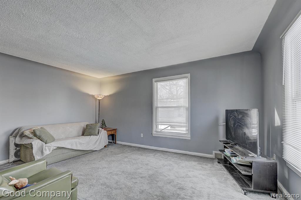 518 E Maxlow Avenue, Hazel Park, MI 48030 — Photo 3