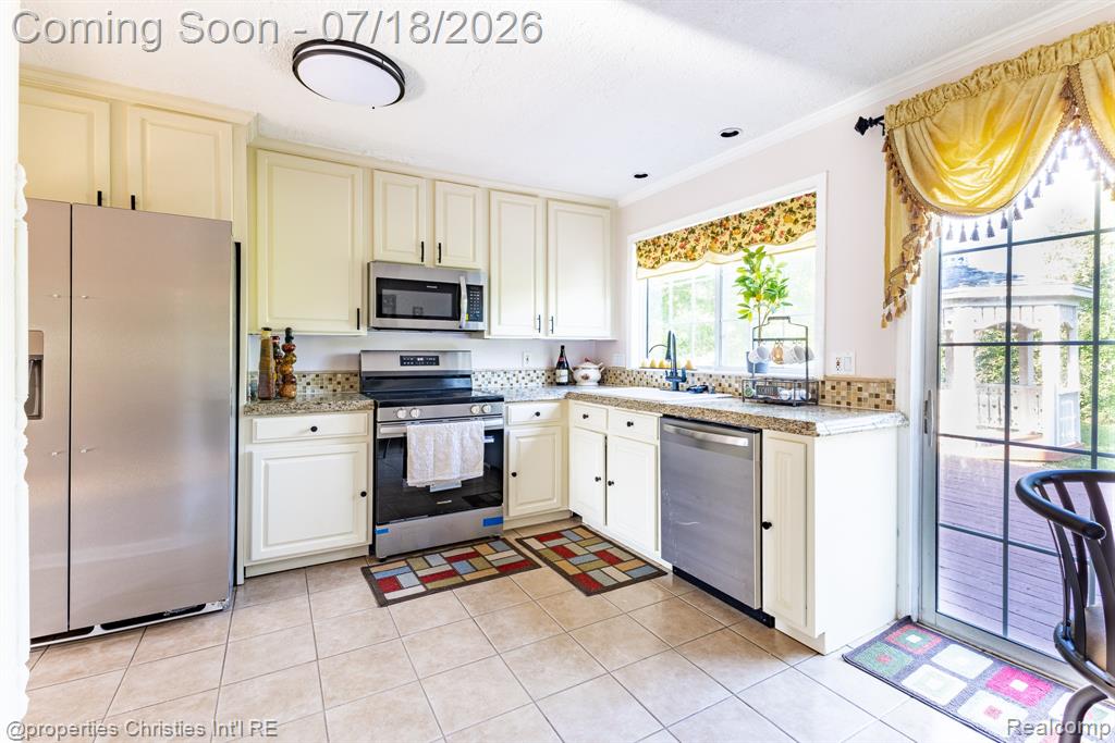 45568 Margate Drive, Macomb, MI 48044 — Photo 22