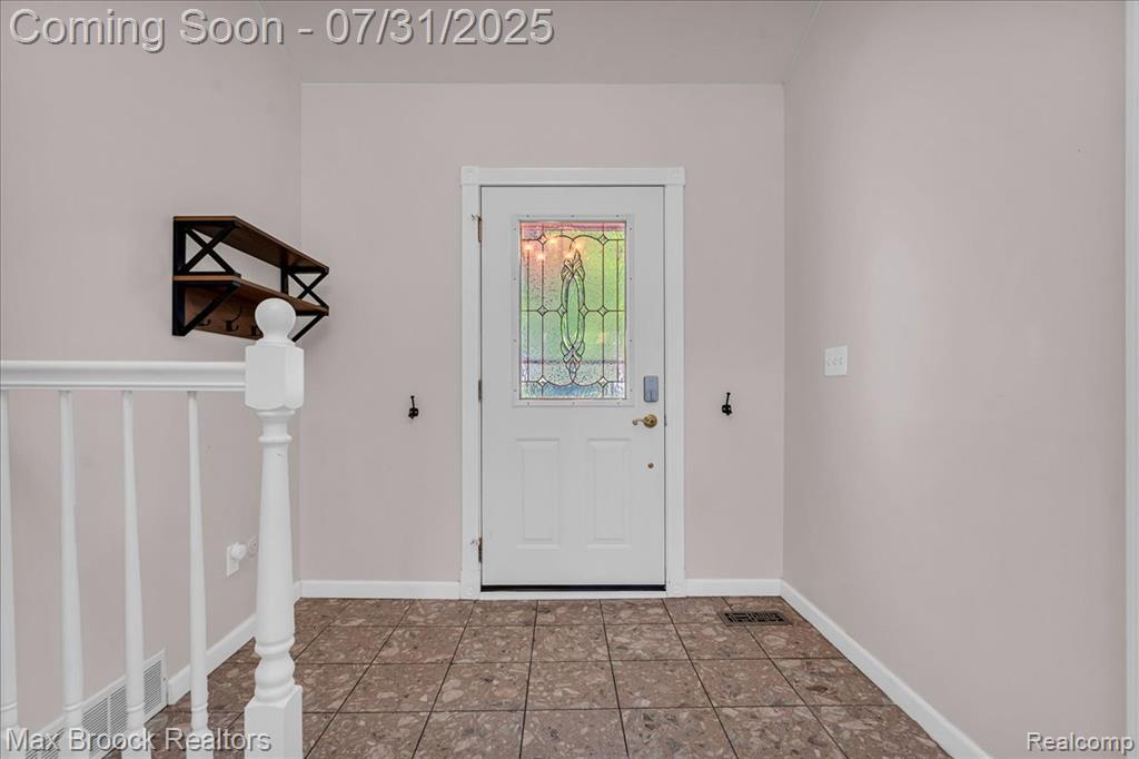 536 Fox River Drive, Bloomfield Hills, MI 48304 — Photo 3