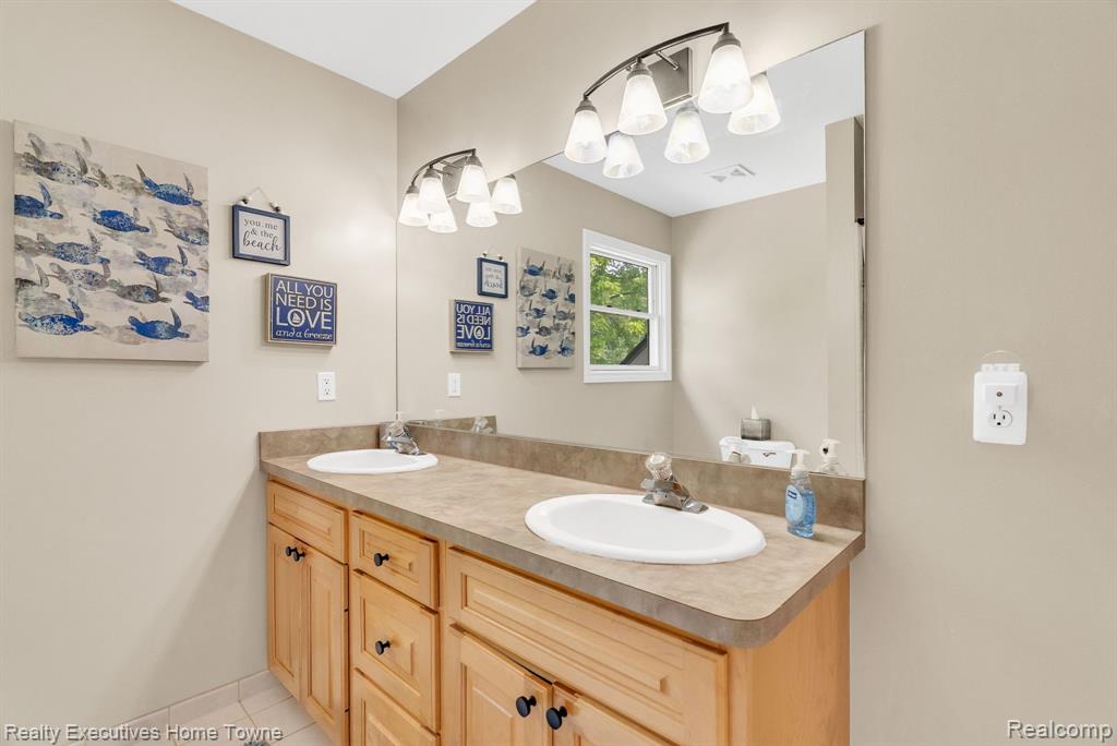 5453 BAYWOOD Drive, Fort Gratiot, MI 48059 — Photo 45