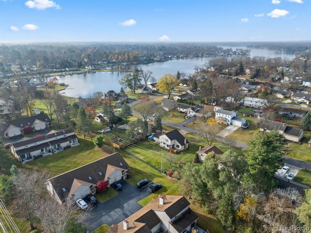2581 S COMMERCE Road, Wolverine Lake, MI 48390 — Photo 20